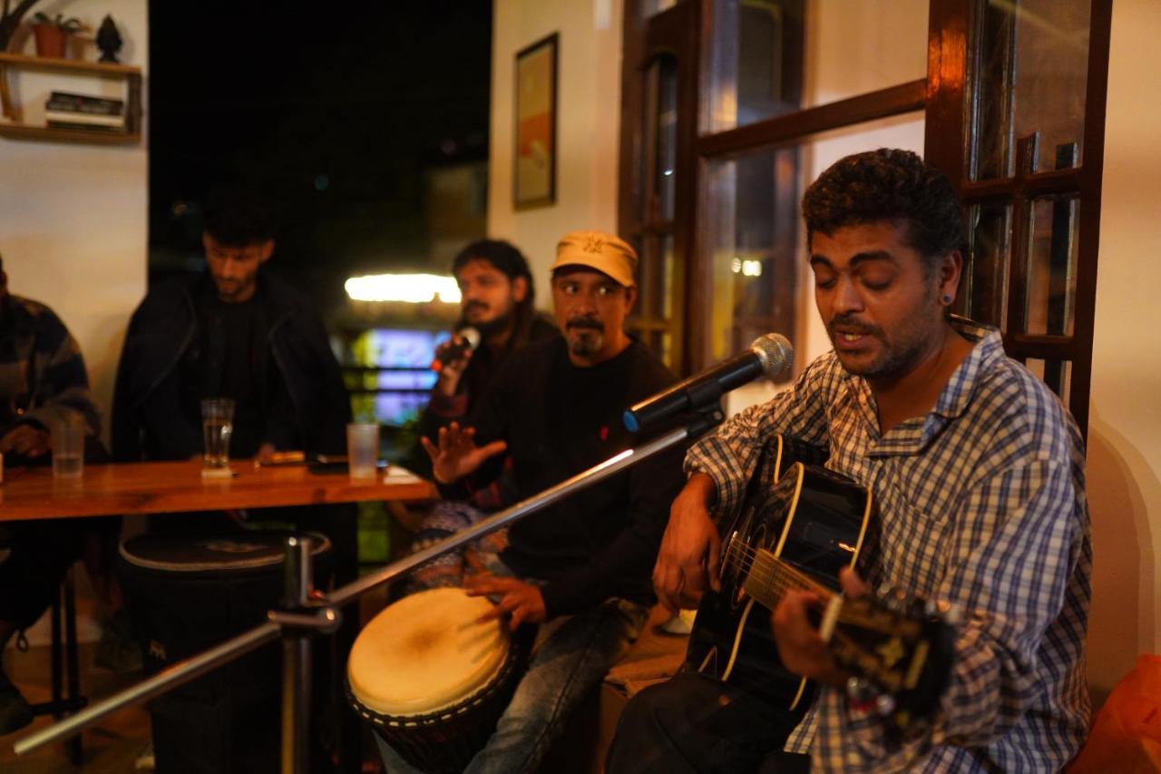 Young Monk Hostel & Cafe Dharamkot McLeod Ganj Bagian luar foto