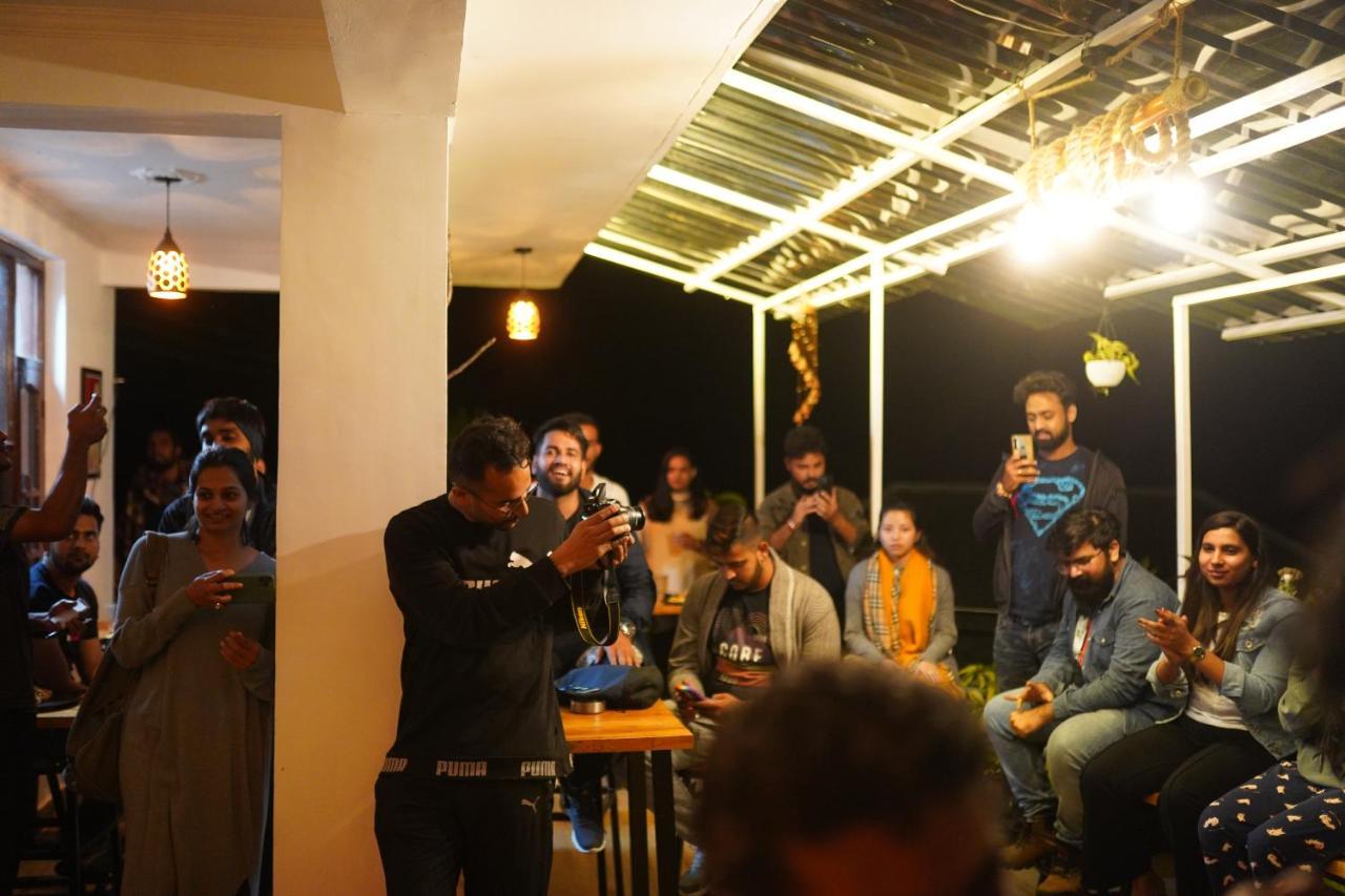 Young Monk Hostel & Cafe Dharamkot McLeod Ganj Bagian luar foto