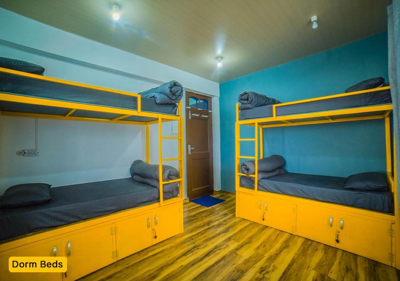 Young Monk Hostel & Cafe Dharamkot McLeod Ganj Bagian luar foto