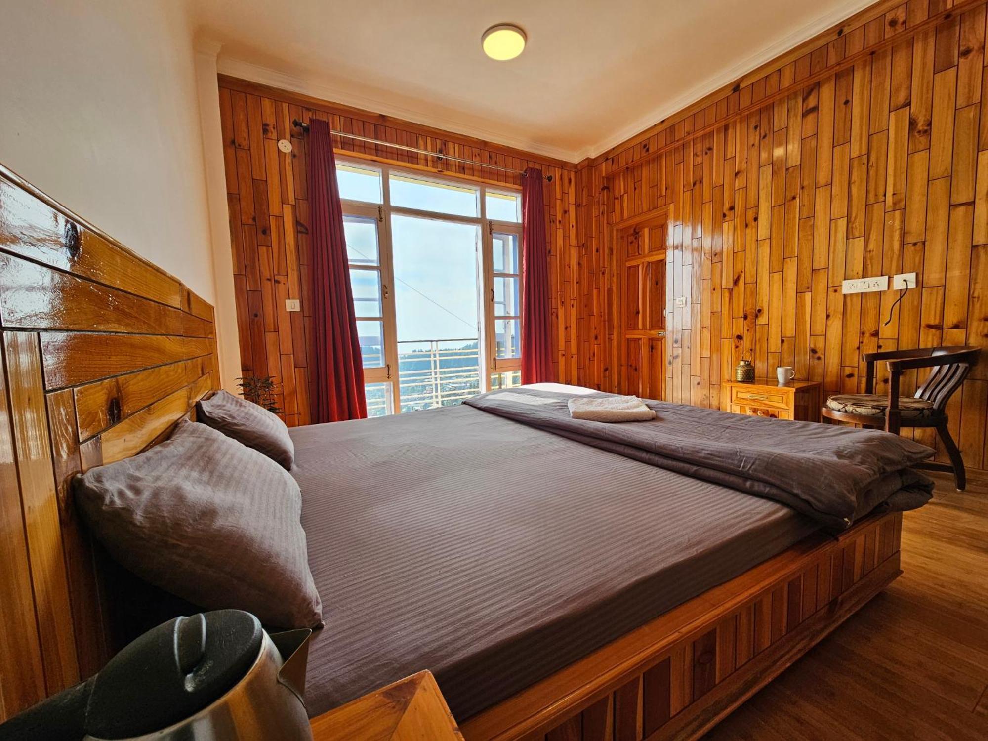 Young Monk Hostel & Cafe Dharamkot McLeod Ganj Bagian luar foto