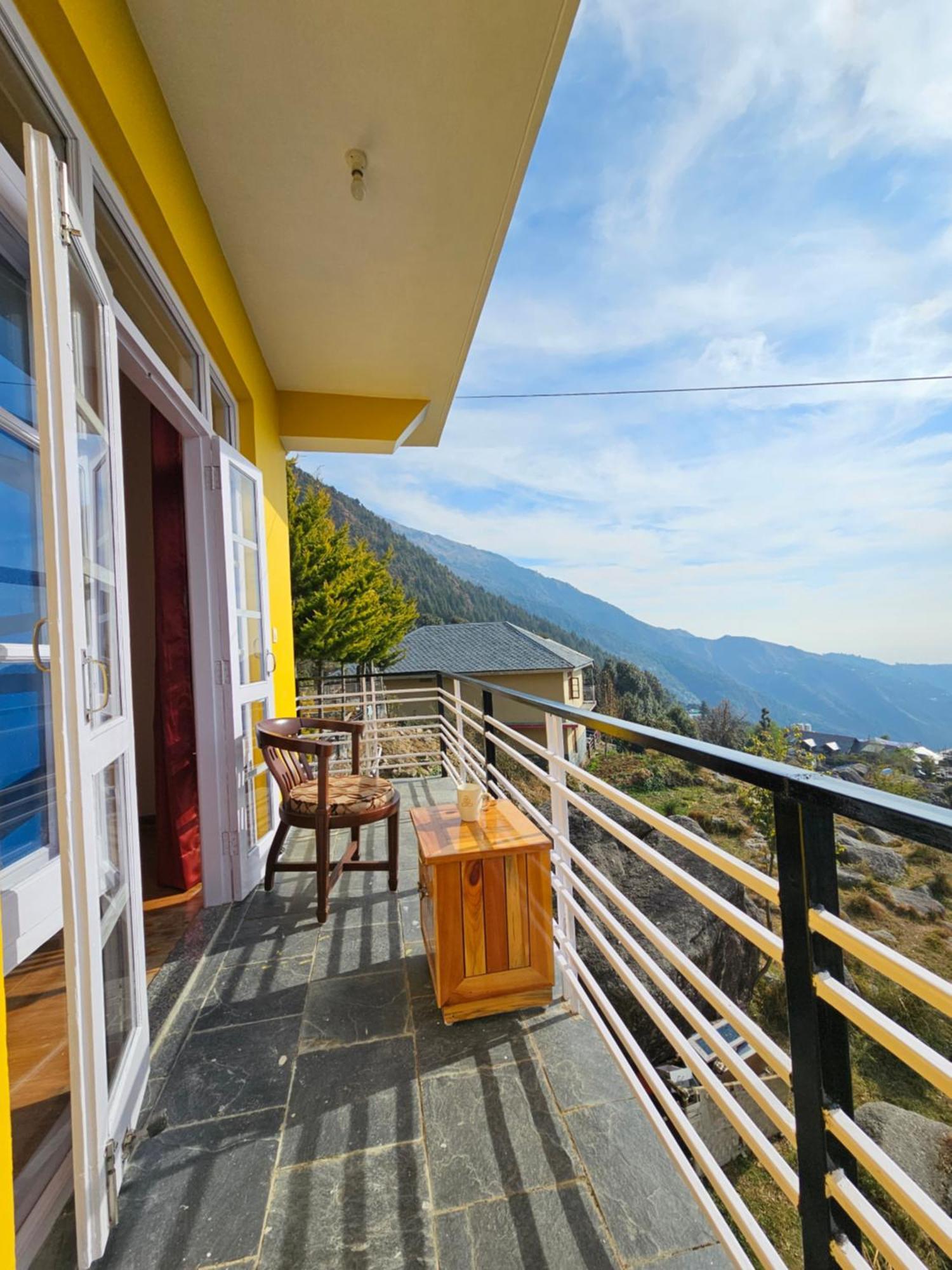 Young Monk Hostel & Cafe Dharamkot McLeod Ganj Bagian luar foto
